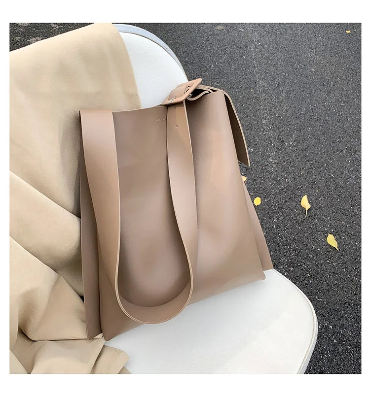Tote Bag Women's Retro Soft Leather Underarm Bags 2023 New Autumn Winter Large Capacity Commute Bucket Shoulder Bags Trend