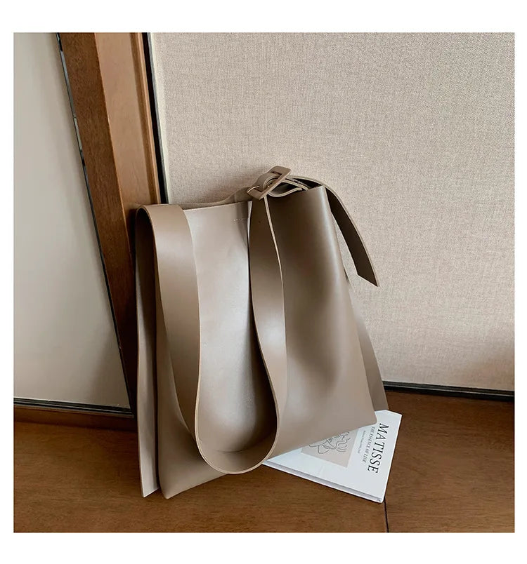 Tote Bag Women's Retro Soft Leather Underarm Bags 2023 New Autumn Winter Large Capacity Commute Bucket Shoulder Bags Trend
