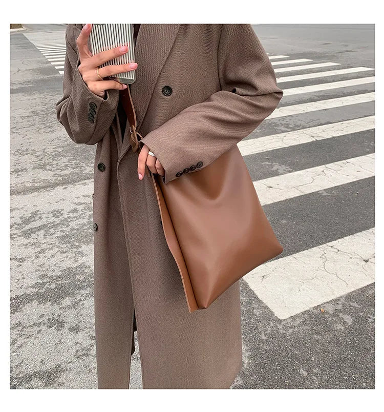 Tote Bag Women's Retro Soft Leather Underarm Bags 2023 New Autumn Winter Large Capacity Commute Bucket Shoulder Bags Trend