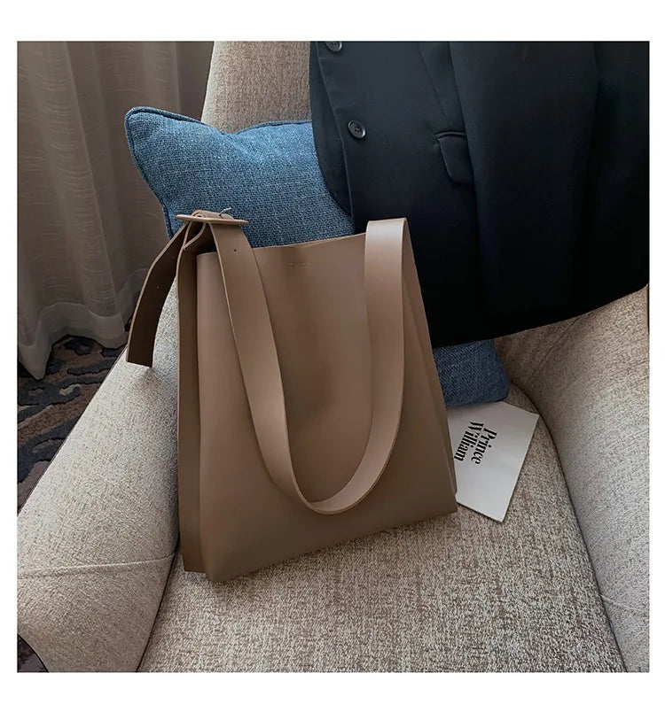 Tote Bag Women's Retro Soft Leather Underarm Bags 2023 New Autumn Winter Large Capacity Commute Bucket Shoulder Bags Trend