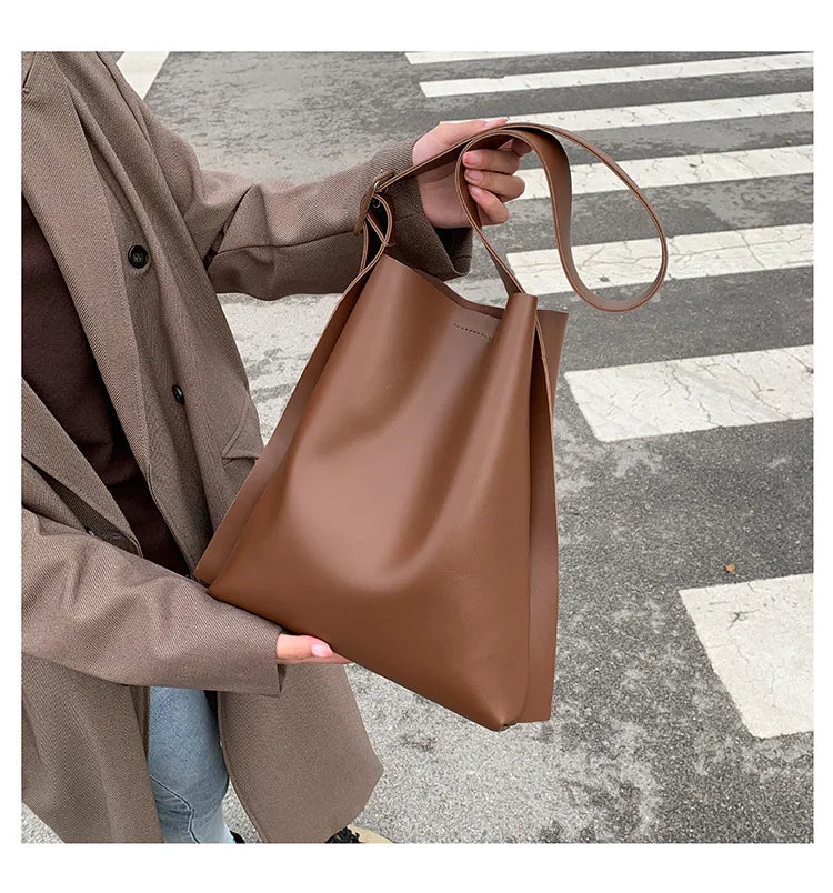 Tote Bag Women's Retro Soft Leather Underarm Bags 2023 New Autumn Winter Large Capacity Commute Bucket Shoulder Bags Trend
