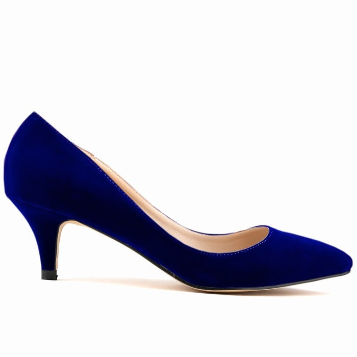 Pinpoint Perfection: The Low-Cut Stiletto
