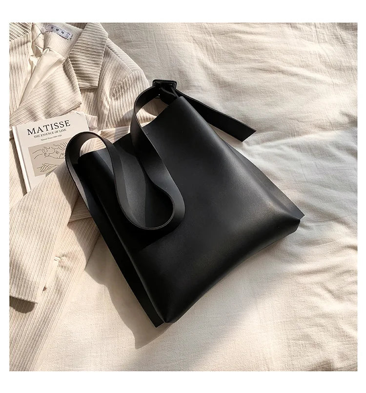 Tote Bag Women's Retro Soft Leather Underarm Bags 2023 New Autumn Winter Large Capacity Commute Bucket Shoulder Bags Trend