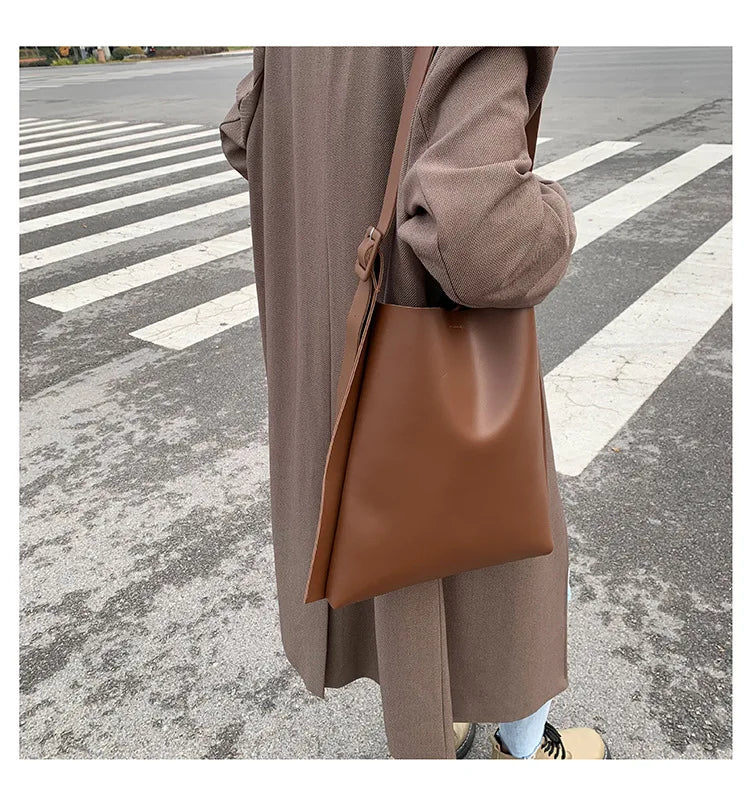Tote Bag Women's Retro Soft Leather Underarm Bags 2023 New Autumn Winter Large Capacity Commute Bucket Shoulder Bags Trend