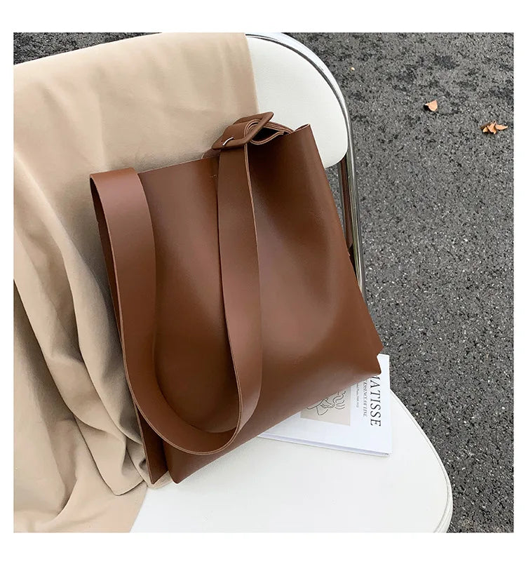 Tote Bag Women's Retro Soft Leather Underarm Bags 2023 New Autumn Winter Large Capacity Commute Bucket Shoulder Bags Trend