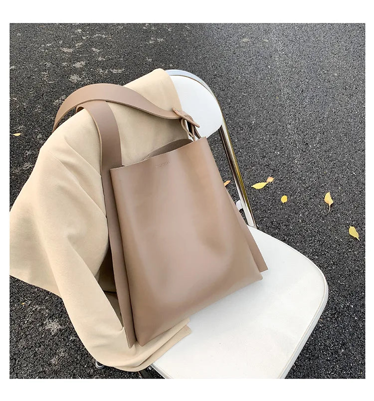 Tote Bag Women's Retro Soft Leather Underarm Bags 2023 New Autumn Winter Large Capacity Commute Bucket Shoulder Bags Trend