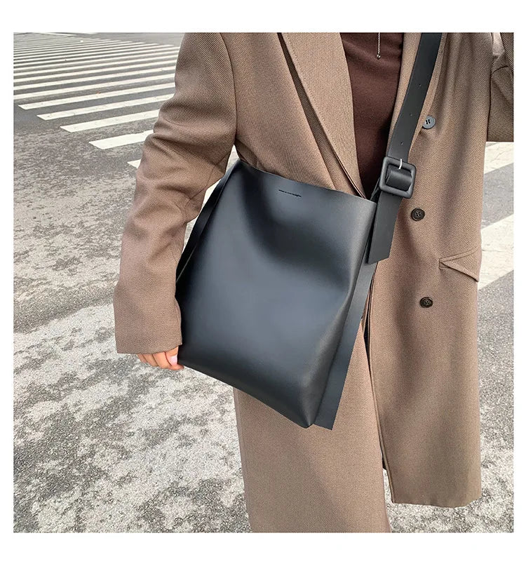Tote Bag Women's Retro Soft Leather Underarm Bags 2023 New Autumn Winter Large Capacity Commute Bucket Shoulder Bags Trend