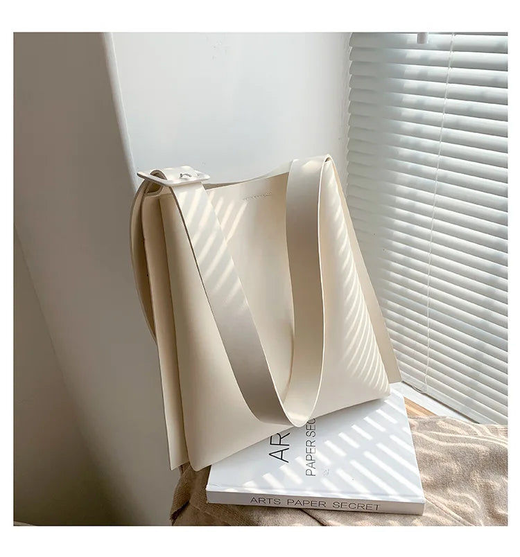 Tote Bag Women's Retro Soft Leather Underarm Bags 2023 New Autumn Winter Large Capacity Commute Bucket Shoulder Bags Trend