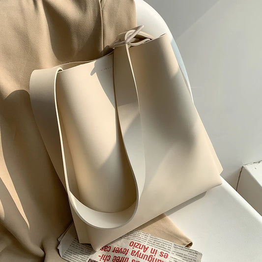 Tote Bag Women's Retro Soft Leather Underarm Bags 2023 New Autumn Winter Large Capacity Commute Bucket Shoulder Bags Trend