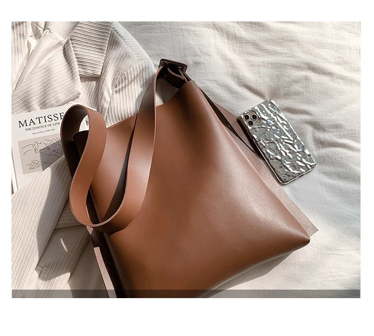 Tote Bag Women's Retro Soft Leather Underarm Bags 2023 New Autumn Winter Large Capacity Commute Bucket Shoulder Bags Trend