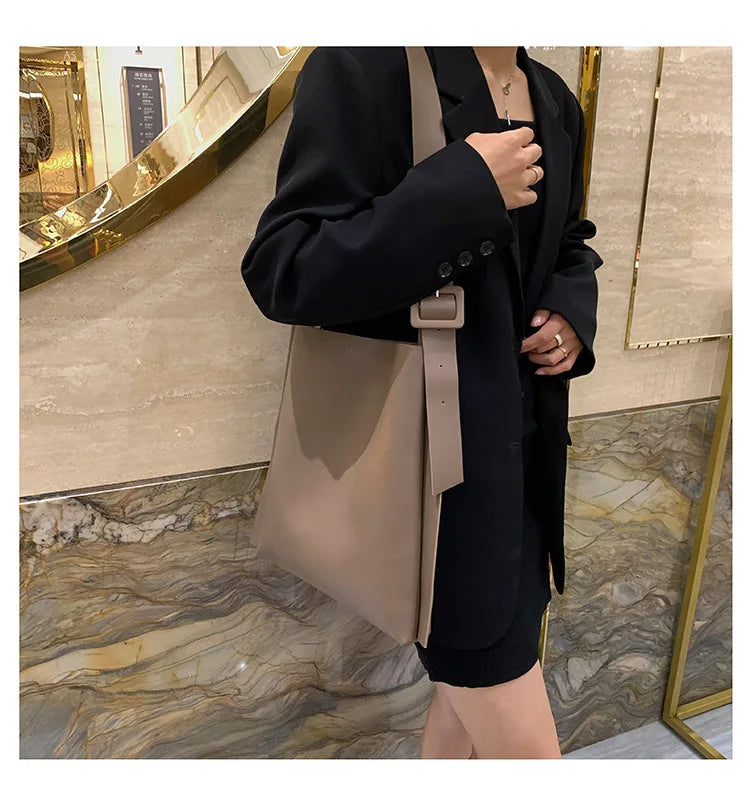 Tote Bag Women's Retro Soft Leather Underarm Bags 2023 New Autumn Winter Large Capacity Commute Bucket Shoulder Bags Trend