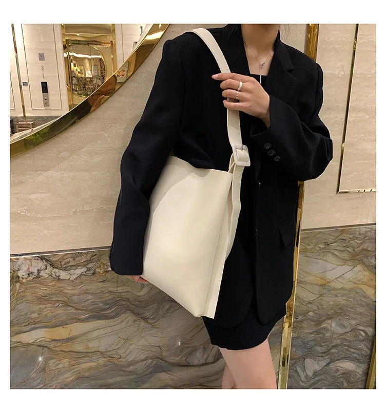Tote Bag Women's Retro Soft Leather Underarm Bags 2023 New Autumn Winter Large Capacity Commute Bucket Shoulder Bags Trend