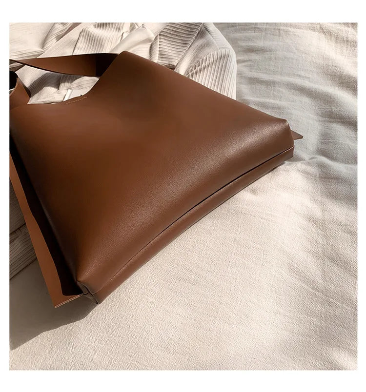 Tote Bag Women's Retro Soft Leather Underarm Bags 2023 New Autumn Winter Large Capacity Commute Bucket Shoulder Bags Trend