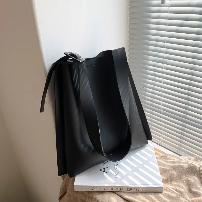 Tote Bag Women's Retro Soft Leather Underarm Bags 2023 New Autumn Winter Large Capacity Commute Bucket Shoulder Bags Trend
