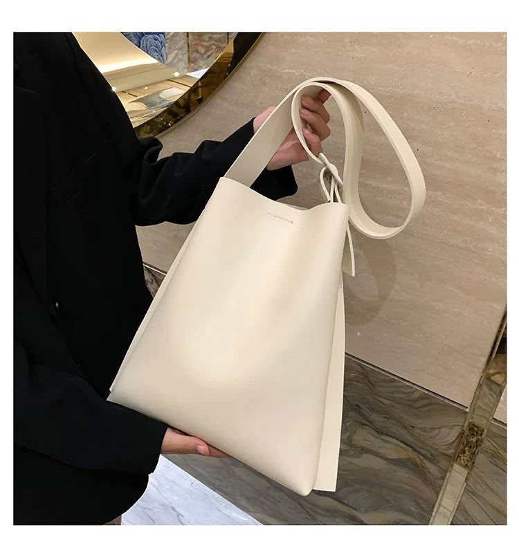 Tote Bag Women's Retro Soft Leather Underarm Bags 2023 New Autumn Winter Large Capacity Commute Bucket Shoulder Bags Trend