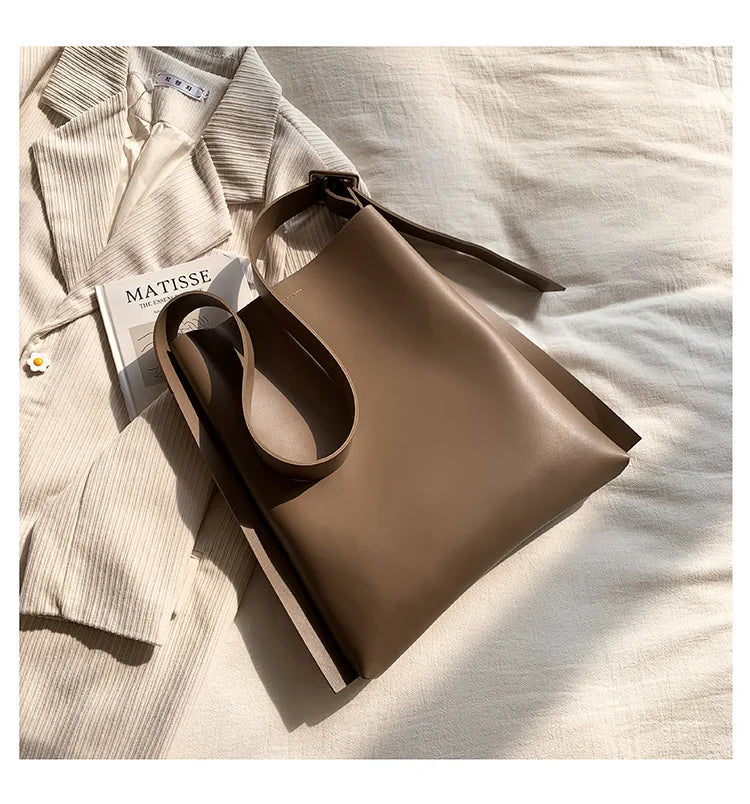 Tote Bag Women's Retro Soft Leather Underarm Bags 2023 New Autumn Winter Large Capacity Commute Bucket Shoulder Bags Trend